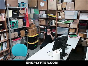 Shoplyfter - nubile Blackmailed