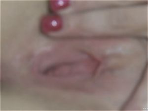 Michelle Honeywell ravaged her vag by her dildo